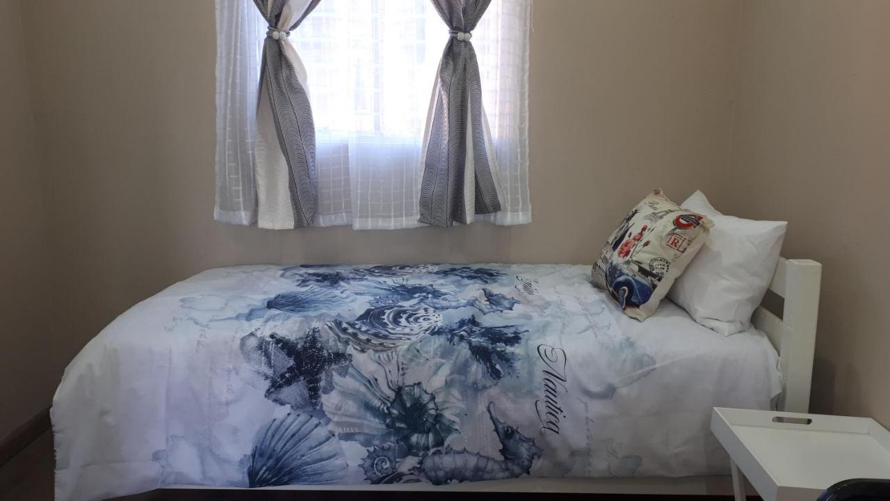 Relax In Aberdeen ヨハネスブルグ エクステリア 写真